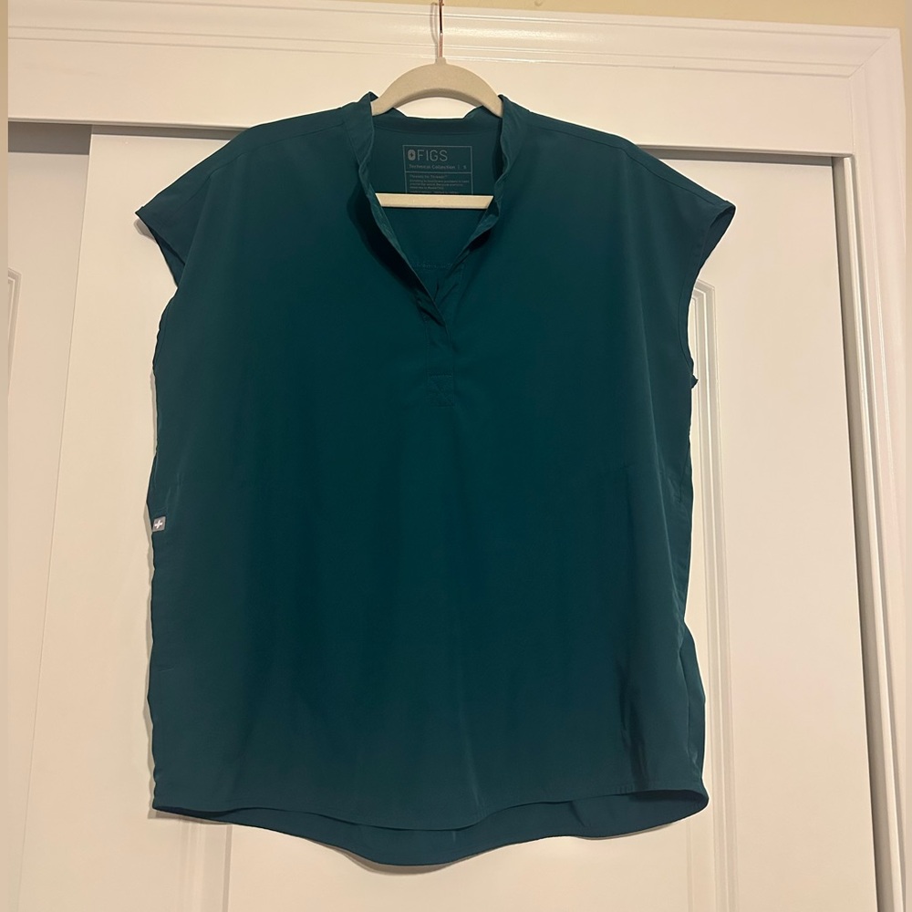 Figs Scrub Top
